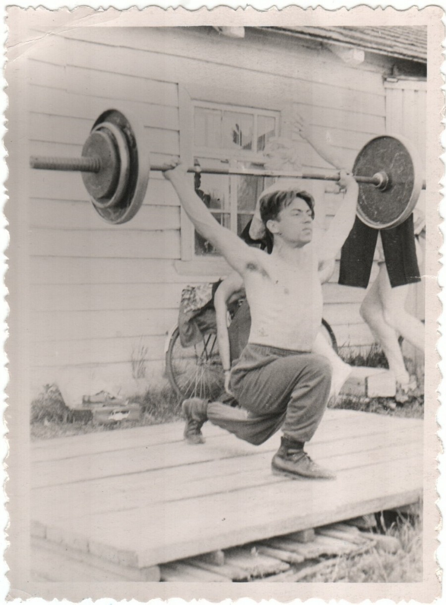 1961 год. Семён Абрамов – штангист. Бобруйск, стадион «Спартак». Фото из домашнего архива.
