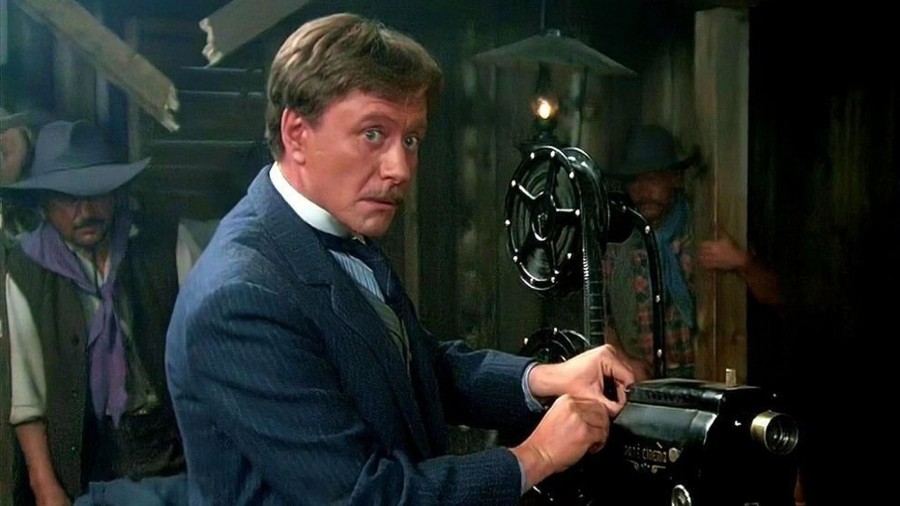 Андрей Миронов в роли миссионера кино мистера Фёста, стоп-кадр фильма «Человек с бульвара Капуцинов», kinoafisha.info.