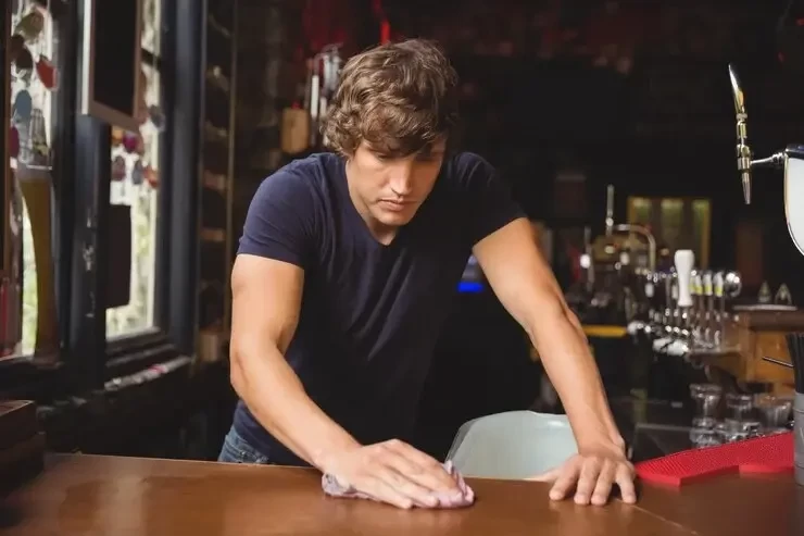 «На жизнь у мамы брать не хочется». О своей работе, доходах и расходах рассказал студент из Бобруйска