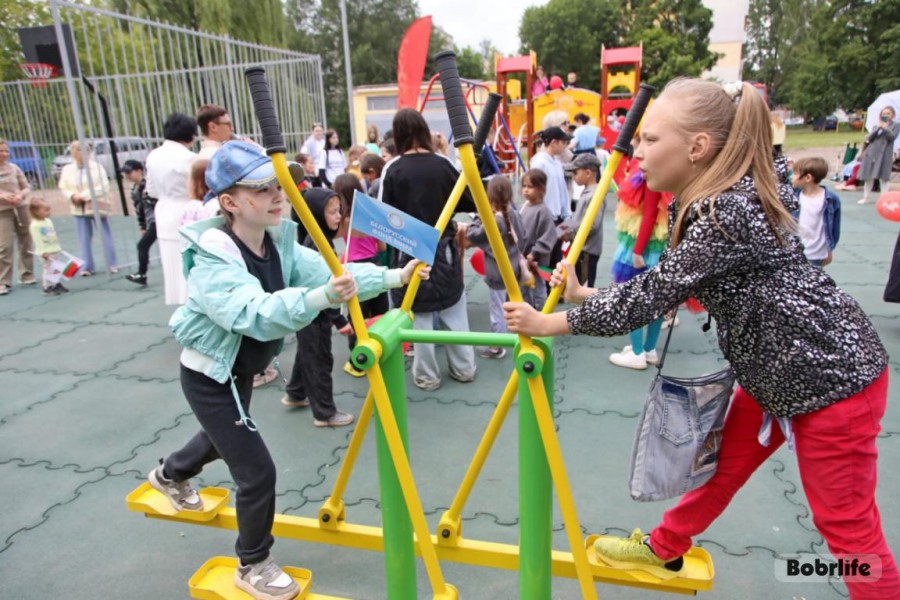 25 июня 2025 года. Детская площадка во дворе на улице Минской, 71. Фото:bobrlife.by