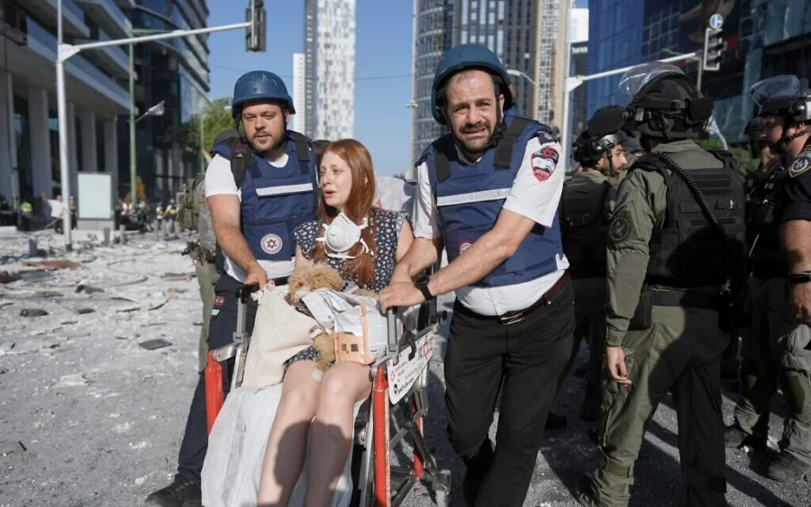 Иран нанес ракетный удар по медицинскому центру в Израиле