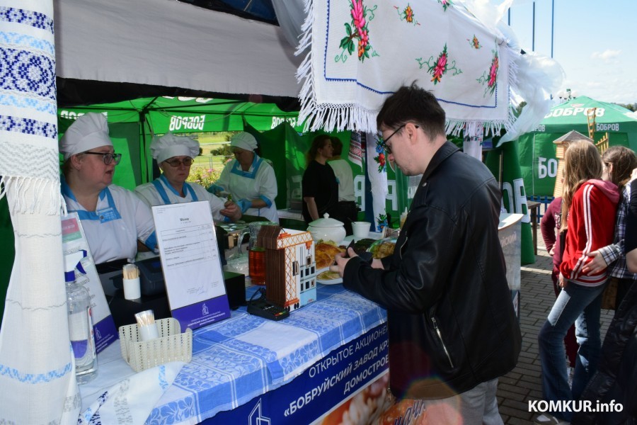 28.06.2025. «Бобруйск-Арена». Фестиваль еды от городских предприятий «Смачна есці».