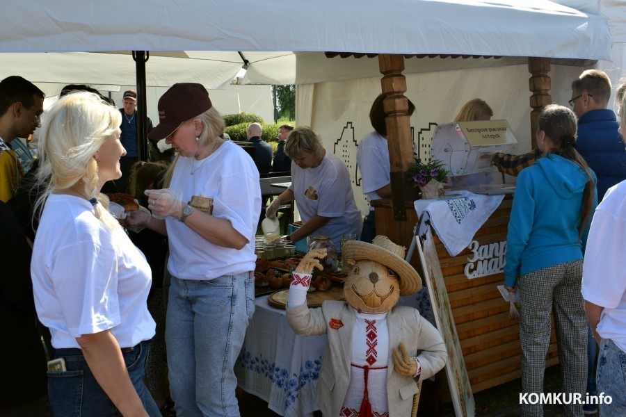 28.06.2025. «Бобруйск-Арена». Фестиваль еды от городских предприятий «Смачна есці». Бобруйский мясокомбинат.