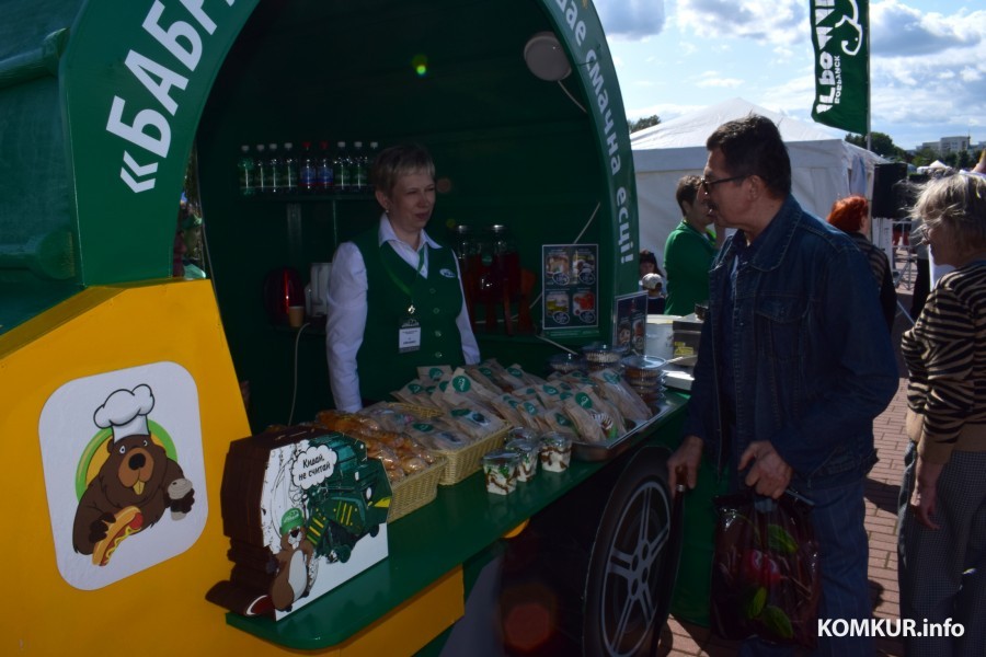 28.06.2025. «Бобруйск-Арена». Фестиваль еды от городских предприятий «Смачна есці». «Бобруйскагромаш».