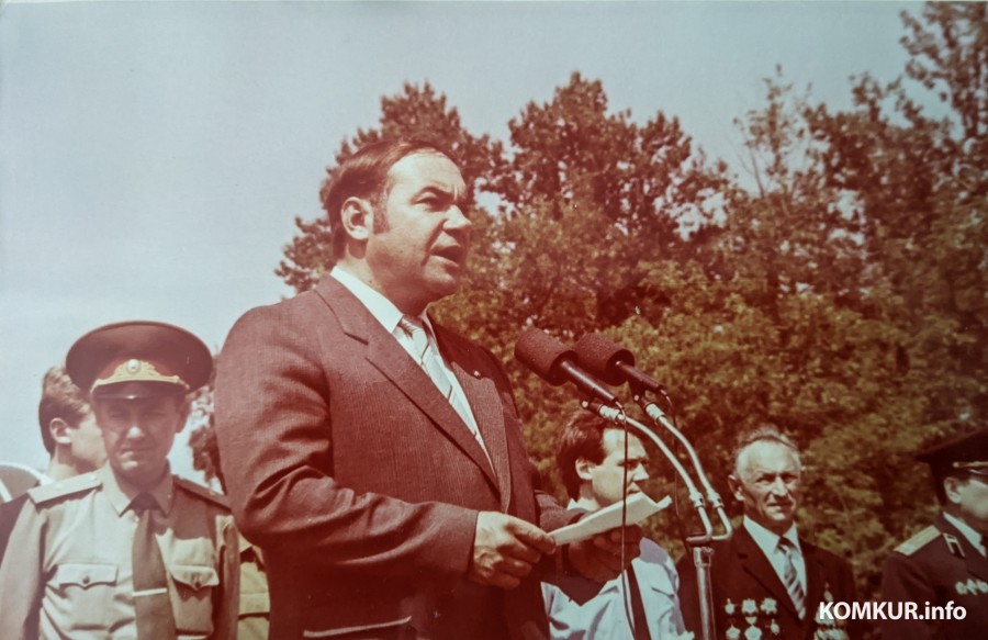 Архивное фото. Улица Горького. Виктор Павлович Алимбочков