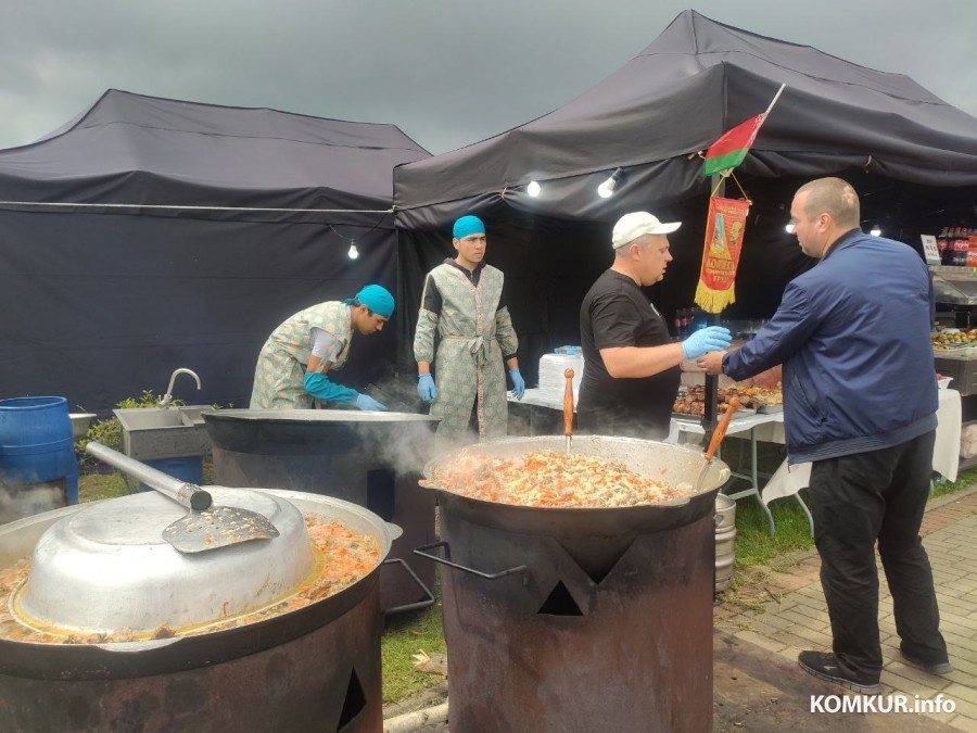 28.06.2025. Бобруйск. Праздничные гуляния у ледового дворца.