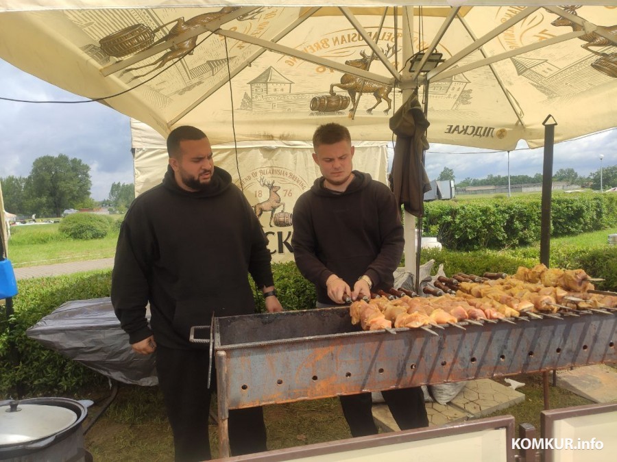 28.06.2025. Бобруйск. Праздничные гуляния у ледового дворца.