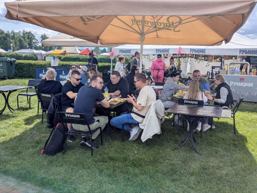 28.06.2025. Бобруйск. Праздничные гуляния у ледового дворца.