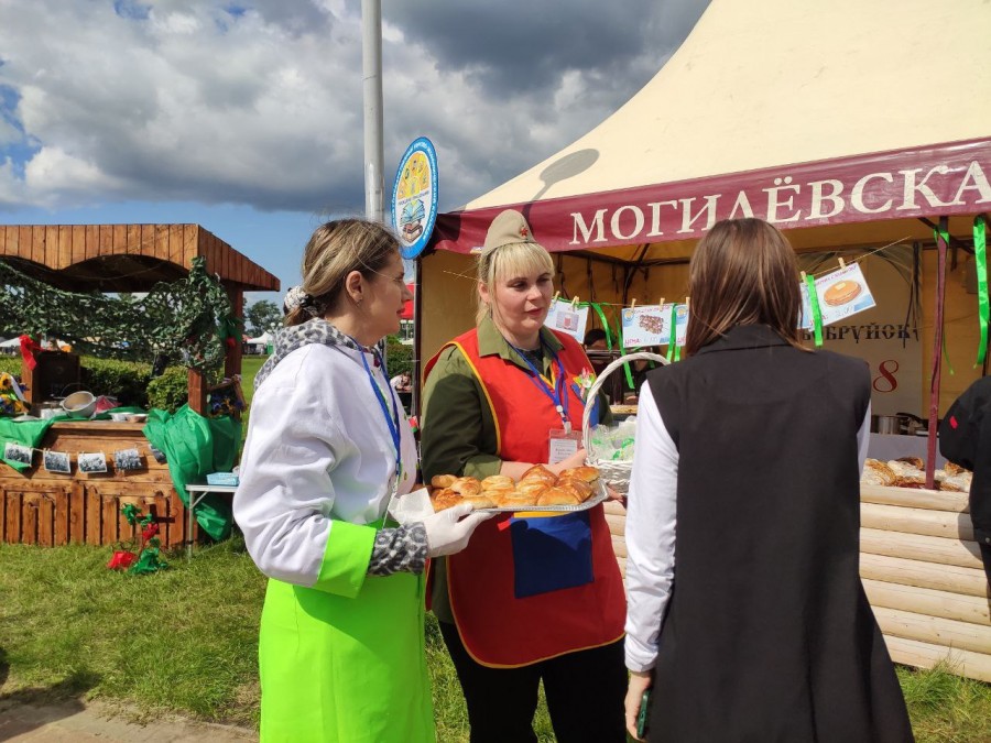 28.06.2025. Бобруйск. Праздничные гуляния у ледового дворца.