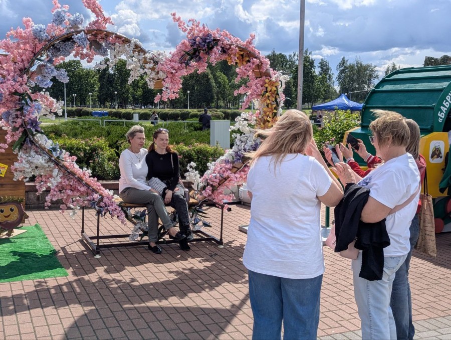 28.06.2025. Бобруйск. Праздничные гуляния у ледового дворца.