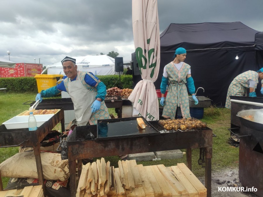 28.06.2025. Бобруйск. Праздничные гуляния у ледового дворца.