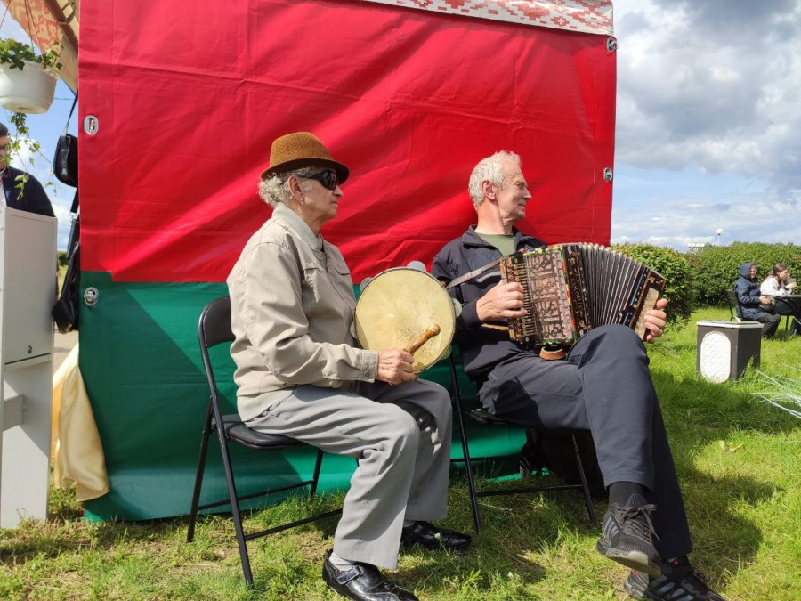 28.06.2025. Бобруйск. Праздничные гуляния у ледового дворца.