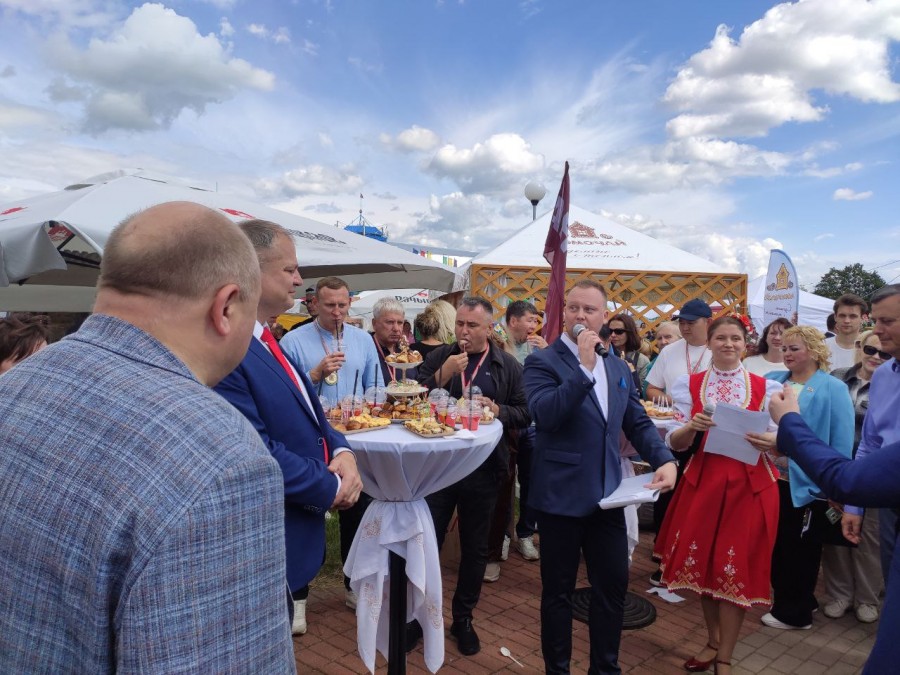 28.06.2025. Бобруйск. Праздничные гуляния у ледового дворца.