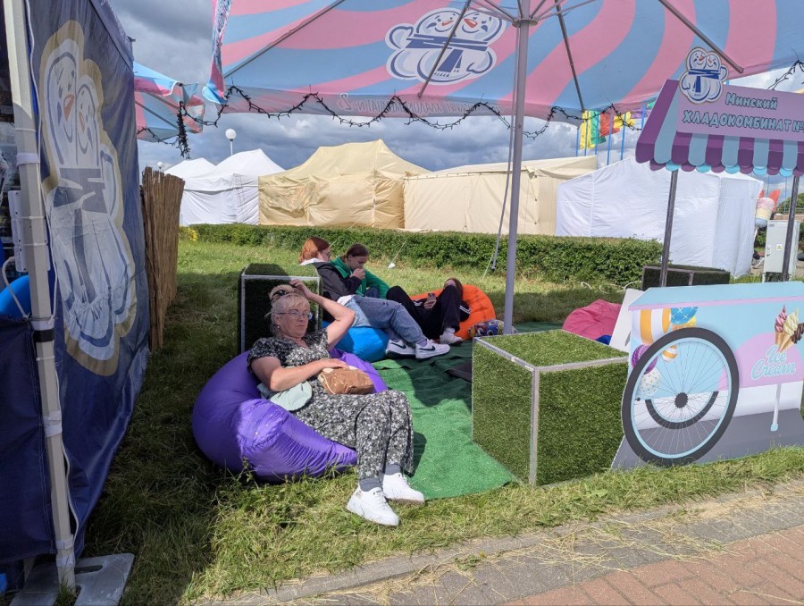 28.06.2025. Бобруйск. Праздничные гуляния у ледового дворца.