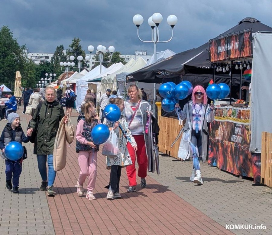 28.06.2025. Бобруйск. Праздничные гуляния у ледового дворца.