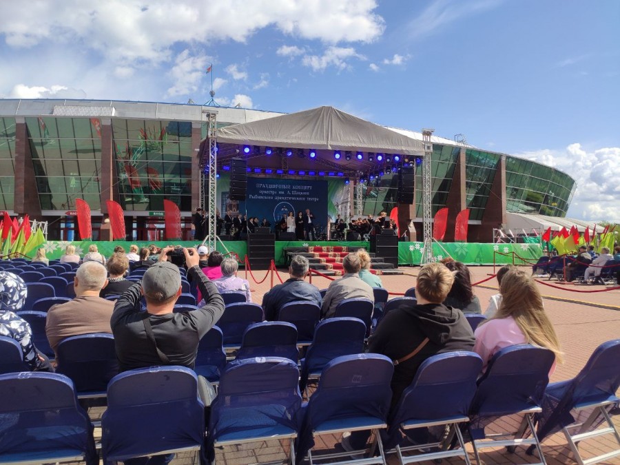 28.06.2025. Бобруйск. Праздничные гуляния у ледового дворца.