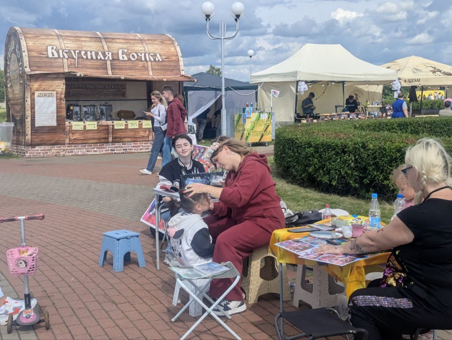 28.06.2025. Бобруйск. Праздничные гуляния у ледового дворца.