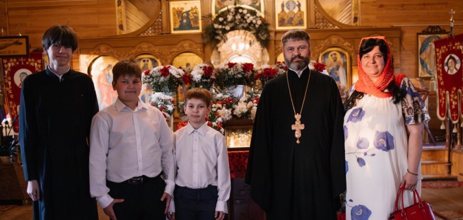 «Чем больше детей, тем легче». Поговорили с женой священника из Бобруйска 