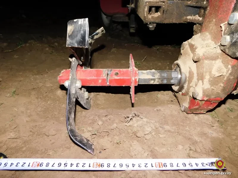 Нога пенсионера попала под фрезу мотоблока. Фото: ГКСЭ