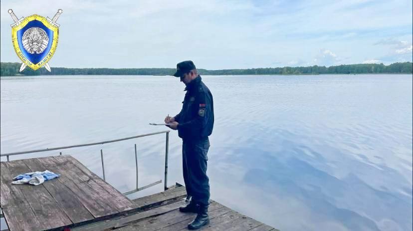 33-летний местный житель буксировал тюбинг с пассажирами и допустил столкновение с пирсом. Фото: СК.