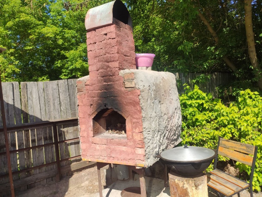 3 июля 2025 года. на территории кафе «Пристань у Артура». Печь для приготовления пиццы.