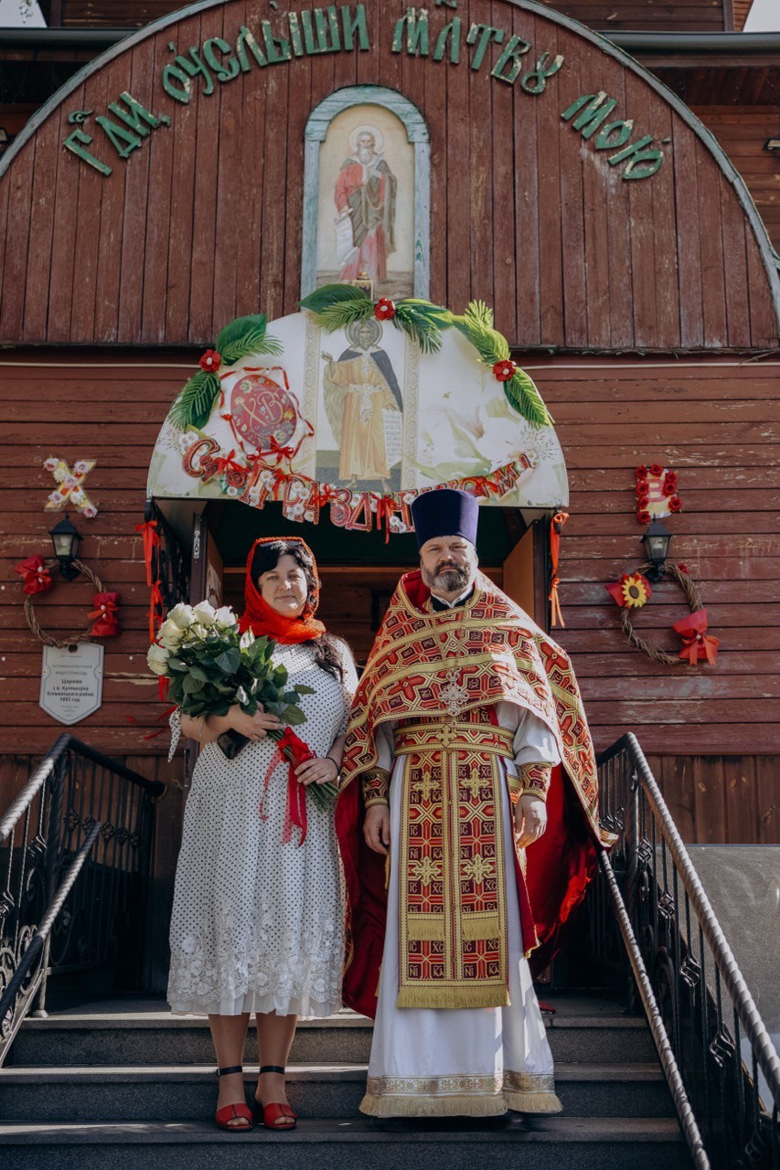 Отец Виктор и матушка Мария.