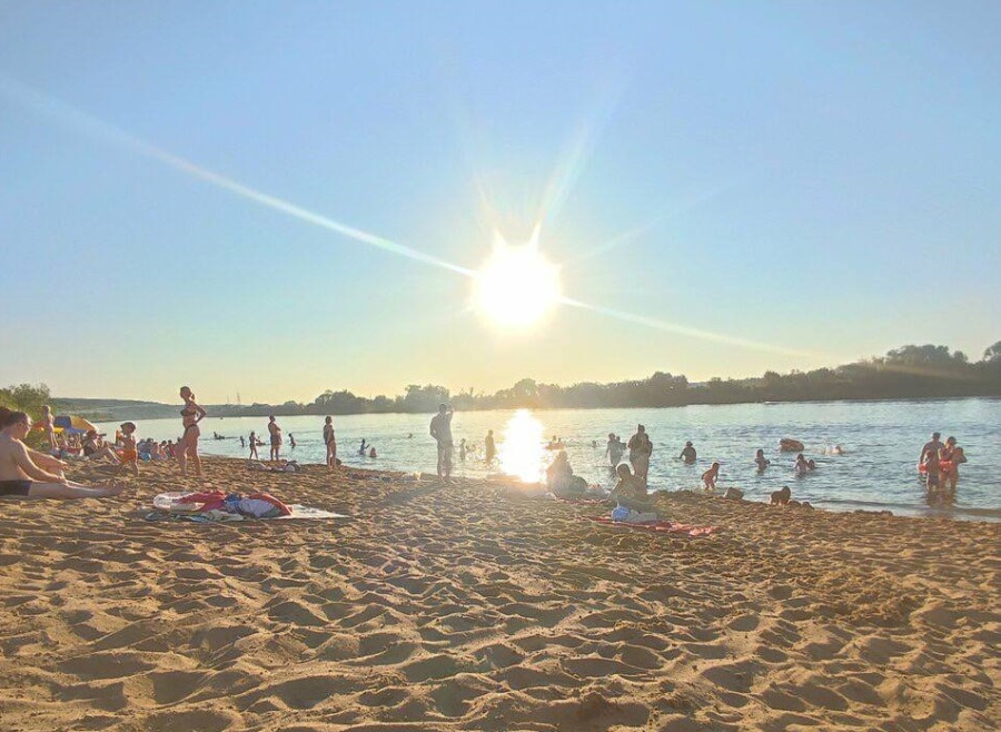 Заплыли за буйки. Мужчину и женщину спасли в Березине у городского пляжа