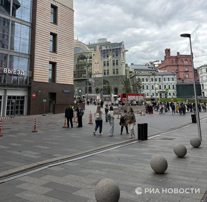 В «Детском мире» в центре Москвы прогремел взрыв. Есть погибший и пострадавшие