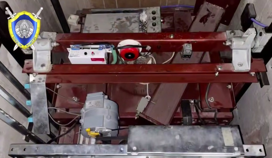 В Минске рабочего зажало в лифтовой шахте. От полученных травм мужчина скончался