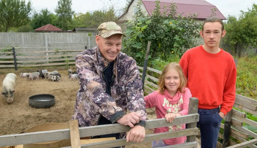 «Планов много, но ничего не успеваем». Как бобруйчане подрабатывают на перепелках, курах и свиньях