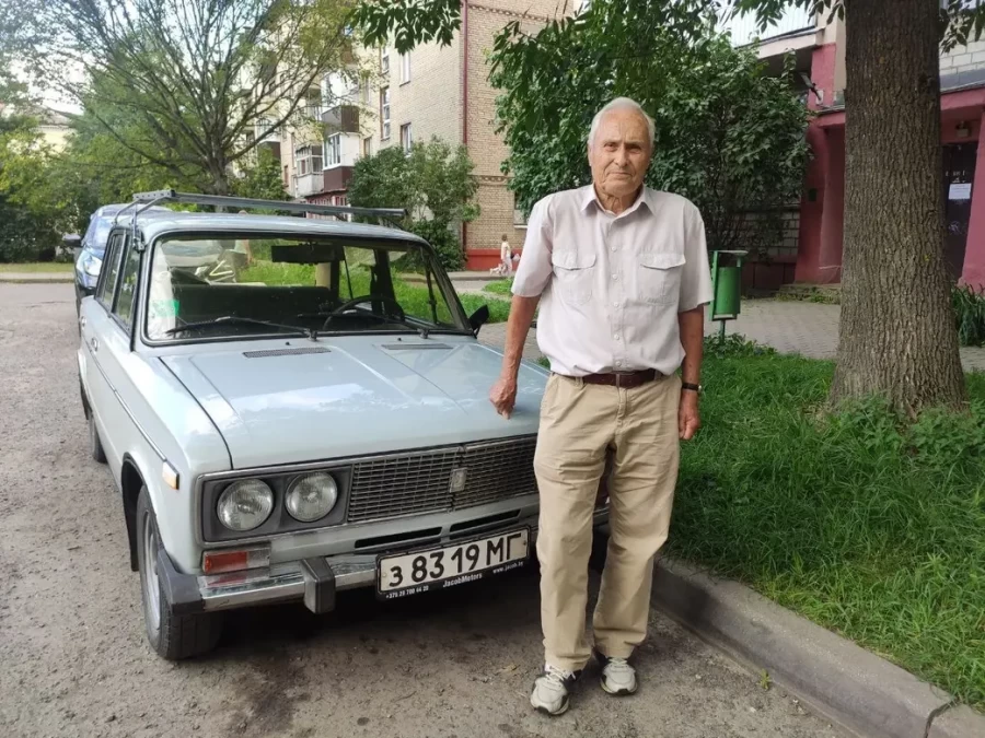 5.08.2025 г. Артур Александрович Ревяко возле своих «Жигулей» .