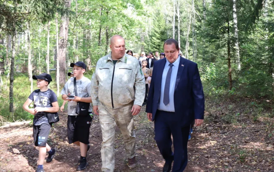 Бобруйский район, 30 августа 2025 года. На территории Глушанского лесничества Бобруйского лесхоза торжественно открыли экологическую тропу «Белашава сцежка». Фото: «Трыбуна працы».