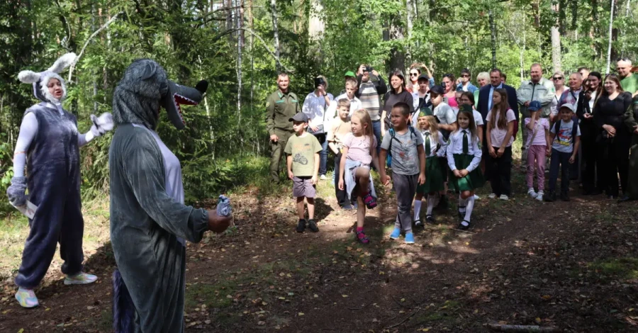 Бобруйский район, 30 августа 2025 года. На территории Глушанского лесничества Бобруйского лесхоза торжественно открыли экологическую тропу «Белашава сцежка». Фото: «Трыбуна працы».