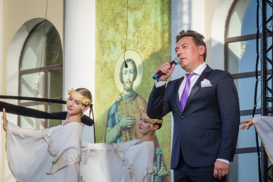 29.08.2025. Александро-Невский собор, ул. Теодора-Нарбута, 14. духовно-просветительский молодежный фестиваль «Добрыя людзi». заслуженный артист Беларуси Руслан Алехно, Почетный гражданин Бобруйска. 