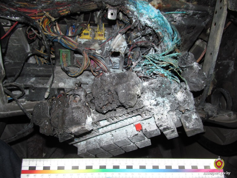 Навигатор стал источником пожара грузового авто. Фото: ГКСЭ.