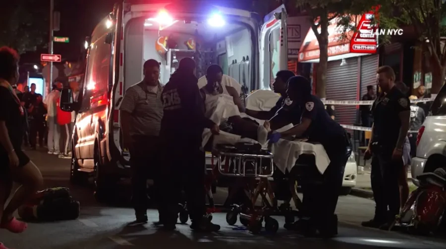 На месте стрельбы в Taste of the City Lounge на Франклин-авеню, 903 в Бруклине, Нью-Йорк, 17 августа 2025 года. Фото: New York Post.