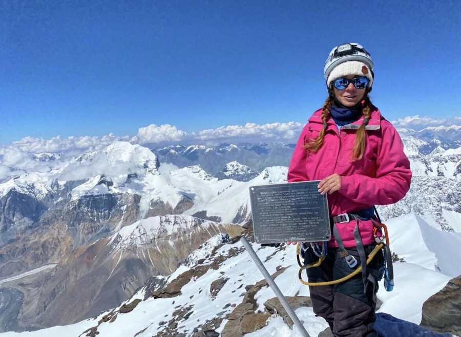 Российская альпинистка, застрявшая на пике Победы, признана пропавшей без вести