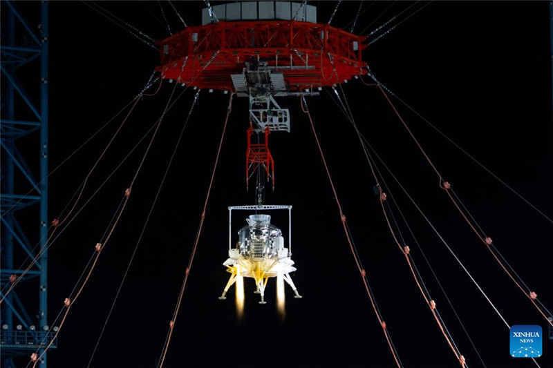 Китай. Первые испытания лунного посадочного модуля.