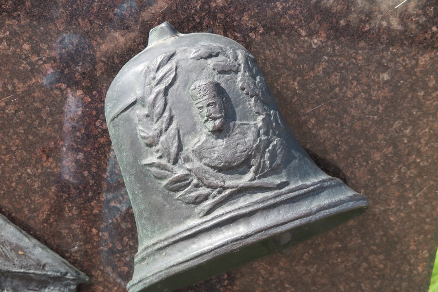 Август 2025 г. Могилев, площадь Славы. Элемент барельефа в память о Ставке.