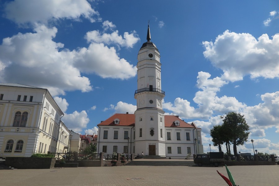 Август 2025 г. Могилев, площадь Славы. То же самое место, где на предыдущем фото сфотографировали Николая II.