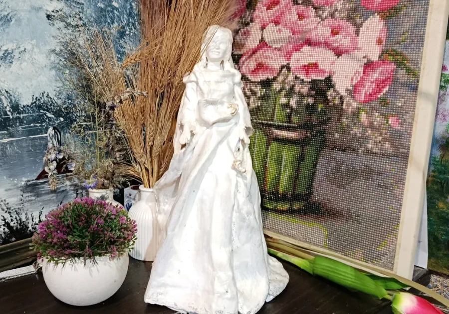 Август 2025 г. Первая работа мастерицы Натальи - кукла из тряпочек и ваты.