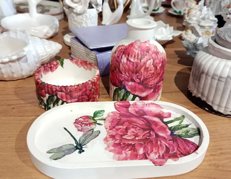 Август 2025 г. Работы из гипса Натальи Голомако. Набор для ванной.