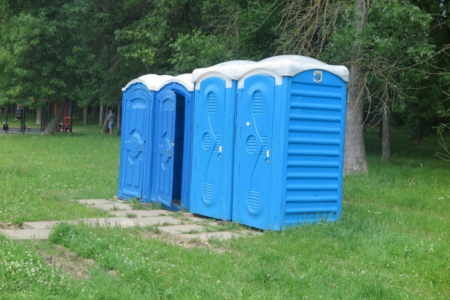 Июль 2025 г. Могилев, Печерский лесопарк. Биотуалеты имеются.