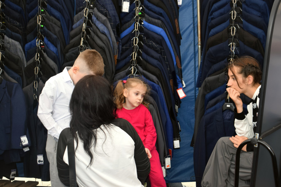 8 августа 2025 года. Школьный базар в Бобруйске на улице Социалистической возле рынка.