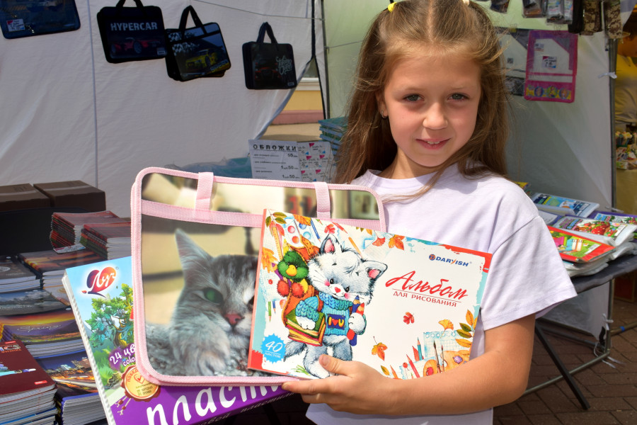 8 августа 2025 года. Школьный базар.в Бобруйске на улице Социалистической возле рынка.