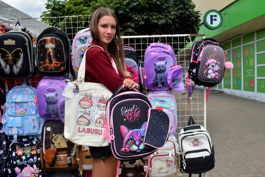 8 августа 2025 года. Школьный базар в Бобруйске на улице Социалистической возле рынка.