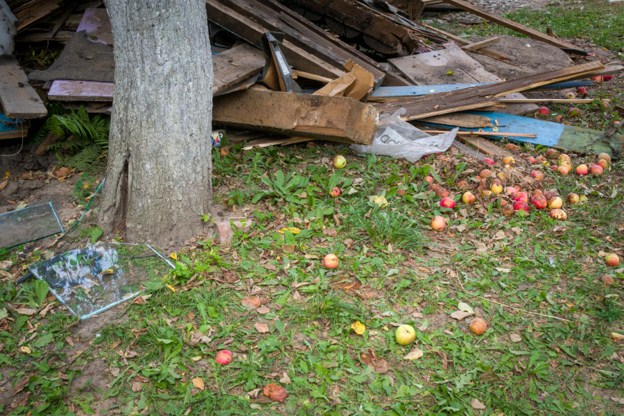 20.08.2025. Улица Карла Либкнехта, 57. Сносят старый деревянный дом на бывшей улице Столыпинской, яркий образец бобруйской гражданской архитектуры.