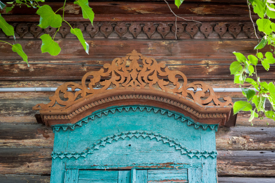 20.08.2025. Улица Карла Либкнехта, 57. Сносят старый деревянный дом на бывшей улице Столыпинской, яркий образец бобруйской гражданской архитектуры