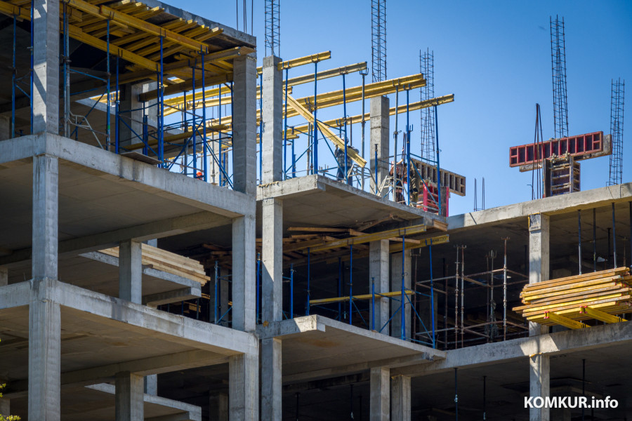 01.08.2025. Улица Октябрьская. Строительство нового хирургического корпуса боньницы скорой медицинской помощи имени В.О.Морзона