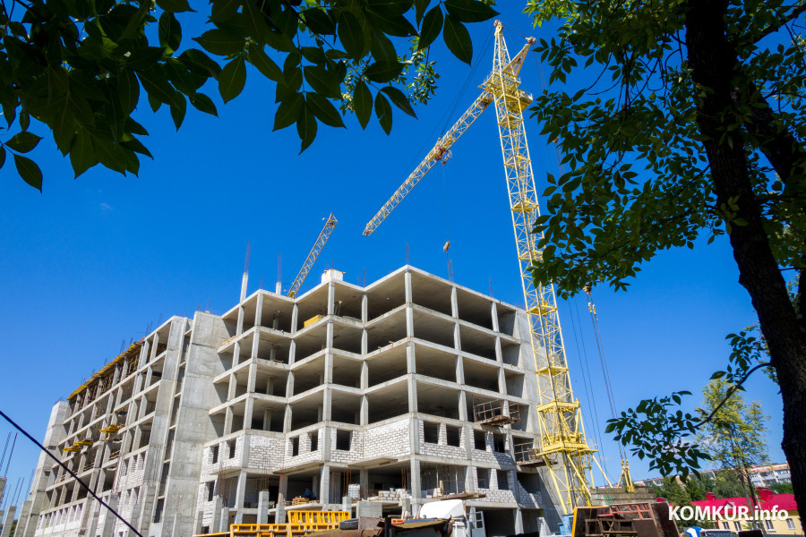 01.08.2025. Улица Октябрьская. Строительство нового хирургического корпуса боньницы скорой медицинской помощи имени В.О.Морзона